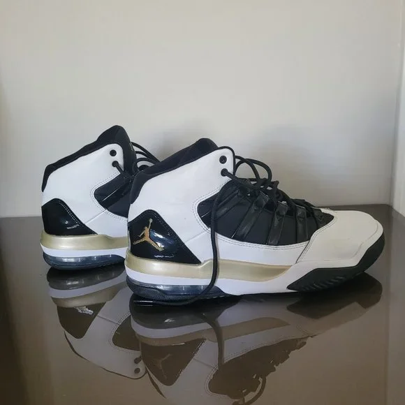 Air Jordan Max Aura white black gold big boys size 8.5 - Picture 1 of 16